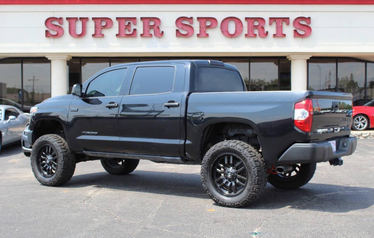 2018 Black Toyota Tundra SR5 5.7L V8 CrewMax 4WD (5TFDY5F11JX) with an 5.7L V8 DOHC 32V engine, 6A transmission, located at 4301 NW 39th , Oklahoma City, OK, 73112, (405) 949-5600, 35.512135, -97.598671 - NO DRIVERS LICENCE -NO FULL COVERAGE INSURANCE - NO CREDIT CHECK. COME ON OVER TO SUPERSPORTS, TAKE A LOOK AND TEST DRIVE. PLEASE GIVE US A CALL AT (405) 949-5600. NO LICENCIA DE CONDUCIR - NO SEGURO DE COBERTURA TOTAL - NO VERIFICACION DE CREDITO. VISITENOS EN SUPERSPORTS, MIRE - Photo#4