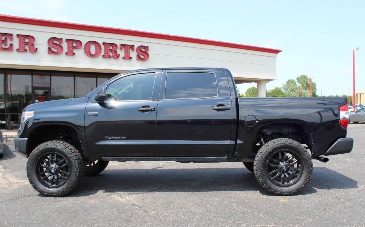 2018 Black Toyota Tundra SR5 5.7L V8 CrewMax 4WD (5TFDY5F11JX) with an 5.7L V8 DOHC 32V engine, 6A transmission, located at 4301 NW 39th , Oklahoma City, OK, 73112, (405) 949-5600, 35.512135, -97.598671 - NO DRIVERS LICENCE -NO FULL COVERAGE INSURANCE - NO CREDIT CHECK. COME ON OVER TO SUPERSPORTS, TAKE A LOOK AND TEST DRIVE. PLEASE GIVE US A CALL AT (405) 949-5600. NO LICENCIA DE CONDUCIR - NO SEGURO DE COBERTURA TOTAL - NO VERIFICACION DE CREDITO. VISITENOS EN SUPERSPORTS, MIRE - Photo#5