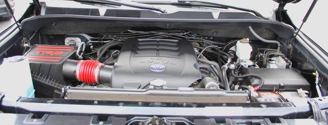 2018 Black Toyota Tundra SR5 5.7L V8 CrewMax 4WD (5TFDY5F11JX) with an 5.7L V8 DOHC 32V engine, 6A transmission, located at 4301 NW 39th , Oklahoma City, OK, 73112, (405) 949-5600, 35.512135, -97.598671 - NO DRIVERS LICENCE -NO FULL COVERAGE INSURANCE - NO CREDIT CHECK. COME ON OVER TO SUPERSPORTS, TAKE A LOOK AND TEST DRIVE. PLEASE GIVE US A CALL AT (405) 949-5600. NO LICENCIA DE CONDUCIR - NO SEGURO DE COBERTURA TOTAL - NO VERIFICACION DE CREDITO. VISITENOS EN SUPERSPORTS, MIRE - Photo#7