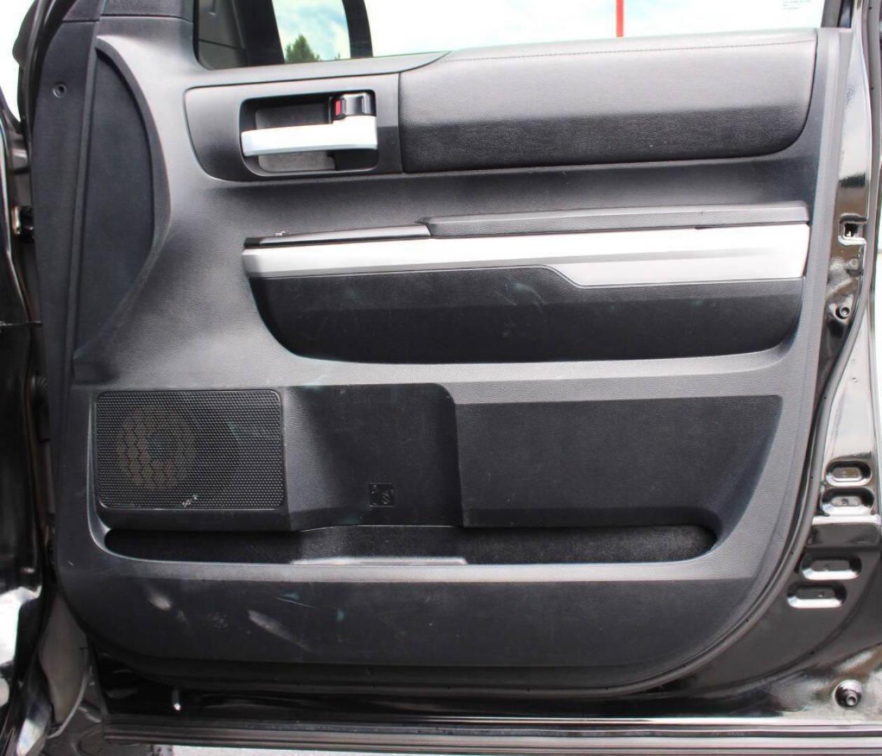 2018 Black Toyota Tundra SR5 5.7L V8 CrewMax 4WD (5TFDY5F11JX) with an 5.7L V8 5.7L V8 engine, Automatic 6-Speed transmission, located at 4301 NW 39th , Oklahoma City, OK, 73112, (405) 949-5600, 35.512135, -97.598671 - NO DRIVERS LICENCE -NO FULL COVERAGE INSURANCE - NO CREDIT CHECK. COME ON OVER TO SUPERSPORTS, TAKE A LOOK AND TEST DRIVE. PLEASE GIVE US A CALL AT (405) 949-5600. NO LICENCIA DE CONDUCIR - NO SEGURO DE COBERTURA TOTAL - NO VERIFICACION DE CREDITO. VISITENOS EN SUPERSPORTS, MIRE - Photo#9