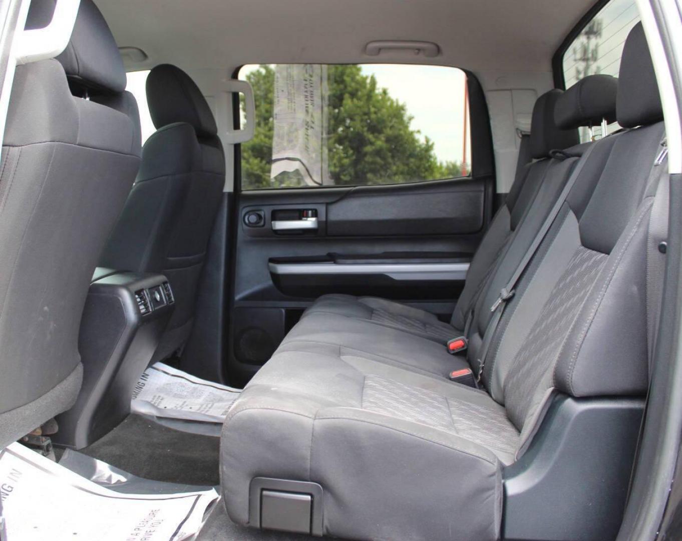 2018 Black Toyota Tundra SR5 5.7L V8 CrewMax 4WD (5TFDY5F11JX) with an 5.7L V8 5.7L V8 engine, Automatic 6-Speed transmission, located at 4301 NW 39th , Oklahoma City, OK, 73112, (405) 949-5600, 35.512135, -97.598671 - NO DRIVERS LICENCE -NO FULL COVERAGE INSURANCE - NO CREDIT CHECK. COME ON OVER TO SUPERSPORTS, TAKE A LOOK AND TEST DRIVE. PLEASE GIVE US A CALL AT (405) 949-5600. NO LICENCIA DE CONDUCIR - NO SEGURO DE COBERTURA TOTAL - NO VERIFICACION DE CREDITO. VISITENOS EN SUPERSPORTS, MIRE - Photo#12