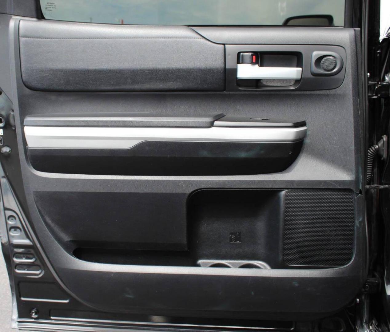 2018 Black Toyota Tundra SR5 5.7L V8 CrewMax 4WD (5TFDY5F11JX) with an 5.7L V8 5.7L V8 engine, Automatic 6-Speed transmission, located at 4301 NW 39th , Oklahoma City, OK, 73112, (405) 949-5600, 35.512135, -97.598671 - NO DRIVERS LICENCE -NO FULL COVERAGE INSURANCE - NO CREDIT CHECK. COME ON OVER TO SUPERSPORTS, TAKE A LOOK AND TEST DRIVE. PLEASE GIVE US A CALL AT (405) 949-5600. NO LICENCIA DE CONDUCIR - NO SEGURO DE COBERTURA TOTAL - NO VERIFICACION DE CREDITO. VISITENOS EN SUPERSPORTS, MIRE - Photo#13