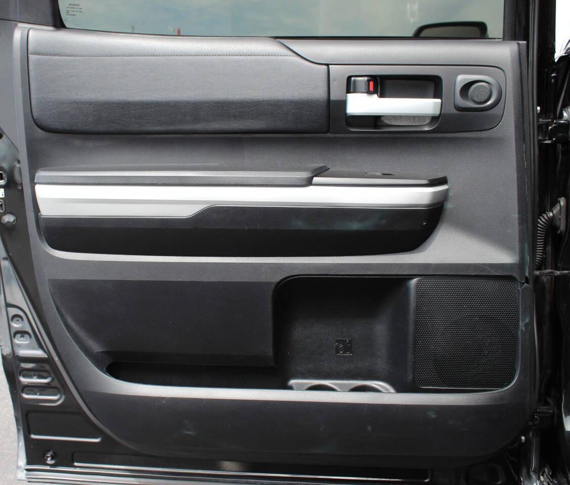 2018 Black Toyota Tundra SR5 5.7L V8 CrewMax 4WD (5TFDY5F11JX) with an 5.7L V8 DOHC 32V engine, 6A transmission, located at 4301 NW 39th , Oklahoma City, OK, 73112, (405) 949-5600, 35.512135, -97.598671 - NO DRIVERS LICENCE -NO FULL COVERAGE INSURANCE - NO CREDIT CHECK. COME ON OVER TO SUPERSPORTS, TAKE A LOOK AND TEST DRIVE. PLEASE GIVE US A CALL AT (405) 949-5600. NO LICENCIA DE CONDUCIR - NO SEGURO DE COBERTURA TOTAL - NO VERIFICACION DE CREDITO. VISITENOS EN SUPERSPORTS, MIRE - Photo#13