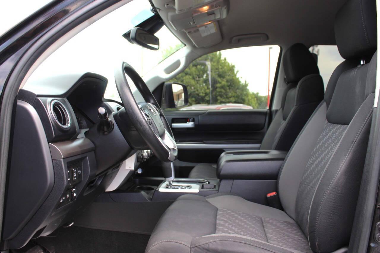 2018 Black Toyota Tundra SR5 5.7L V8 CrewMax 4WD (5TFDY5F11JX) with an 5.7L V8 DOHC 32V engine, 6A transmission, located at 4301 NW 39th , Oklahoma City, OK, 73112, (405) 949-5600, 35.512135, -97.598671 - NO DRIVERS LICENCE -NO FULL COVERAGE INSURANCE - NO CREDIT CHECK. COME ON OVER TO SUPERSPORTS, TAKE A LOOK AND TEST DRIVE. PLEASE GIVE US A CALL AT (405) 949-5600. NO LICENCIA DE CONDUCIR - NO SEGURO DE COBERTURA TOTAL - NO VERIFICACION DE CREDITO. VISITENOS EN SUPERSPORTS, MIRE - Photo#14