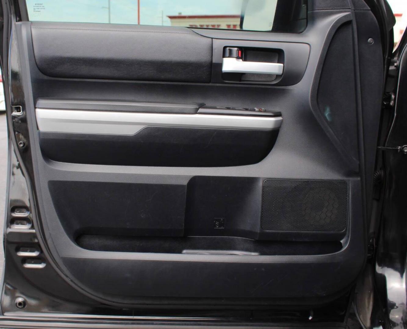 2018 Black Toyota Tundra SR5 5.7L V8 CrewMax 4WD (5TFDY5F11JX) with an 5.7L V8 5.7L V8 engine, Automatic 6-Speed transmission, located at 4301 NW 39th , Oklahoma City, OK, 73112, (405) 949-5600, 35.512135, -97.598671 - NO DRIVERS LICENCE -NO FULL COVERAGE INSURANCE - NO CREDIT CHECK. COME ON OVER TO SUPERSPORTS, TAKE A LOOK AND TEST DRIVE. PLEASE GIVE US A CALL AT (405) 949-5600. NO LICENCIA DE CONDUCIR - NO SEGURO DE COBERTURA TOTAL - NO VERIFICACION DE CREDITO. VISITENOS EN SUPERSPORTS, MIRE - Photo#15