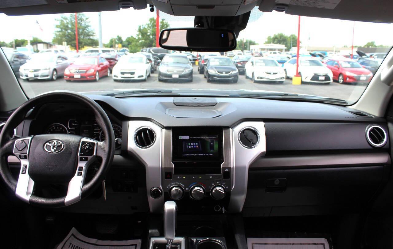 2018 Black Toyota Tundra SR5 5.7L V8 CrewMax 4WD (5TFDY5F11JX) with an 5.7L V8 DOHC 32V engine, 6A transmission, located at 4301 NW 39th , Oklahoma City, OK, 73112, (405) 949-5600, 35.512135, -97.598671 - NO DRIVERS LICENCE -NO FULL COVERAGE INSURANCE - NO CREDIT CHECK. COME ON OVER TO SUPERSPORTS, TAKE A LOOK AND TEST DRIVE. PLEASE GIVE US A CALL AT (405) 949-5600. NO LICENCIA DE CONDUCIR - NO SEGURO DE COBERTURA TOTAL - NO VERIFICACION DE CREDITO. VISITENOS EN SUPERSPORTS, MIRE - Photo#16