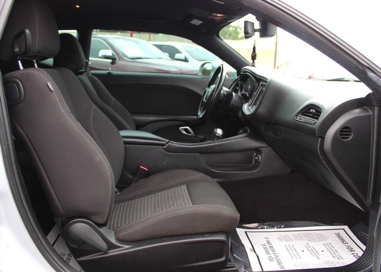 2021 Silver Dodge Challenger SXT (2C3CDZAG1MH) with an 3.6L V6 DOHC 24V engine, 8A transmission, located at 4301 NW 39th , Oklahoma City, OK, 73112, (405) 949-5600, 35.512135, -97.598671 - NO DRIVERS LICENCE -NO FULL COVERAGE INSURANCE - NO CREDIT CHECK. COME ON OVER TO SUPERSPORTS, TAKE A LOOK AND TEST DRIVE. PLEASE GIVE US A CALL AT (405) 949-5600. NO LICENCIA DE CONDUCIR - NO SEGURO DE COBERTURA TOTAL - NO VERIFICACION DE CREDITO. VISITENOS EN SUPERSPORTS, MIRE NUESTR - Photo#8