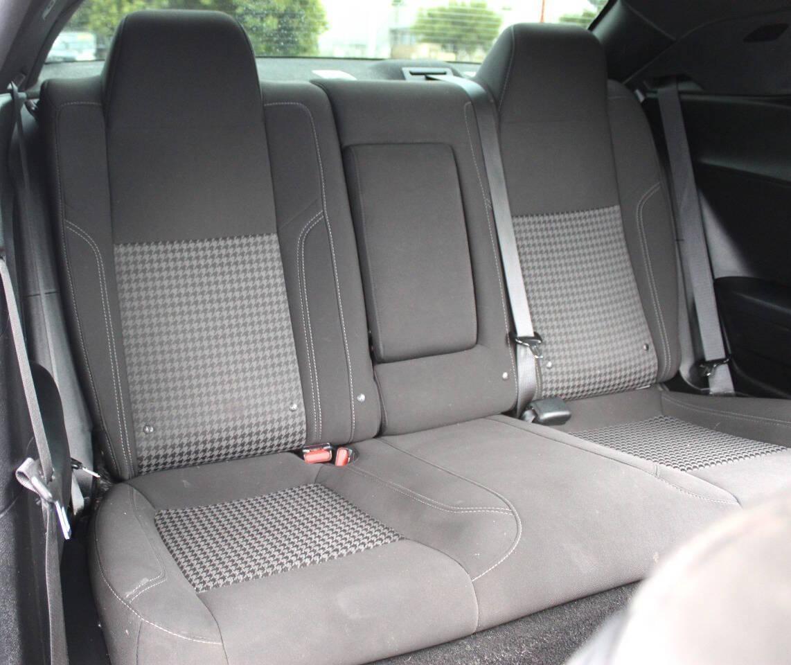 2021 Silver Dodge Challenger SXT (2C3CDZAG1MH) with an 3.6L V6 DOHC 24V engine, 8A transmission, located at 4301 NW 39th , Oklahoma City, OK, 73112, (405) 949-5600, 35.512135, -97.598671 - NO DRIVERS LICENCE -NO FULL COVERAGE INSURANCE - NO CREDIT CHECK. COME ON OVER TO SUPERSPORTS, TAKE A LOOK AND TEST DRIVE. PLEASE GIVE US A CALL AT (405) 949-5600. NO LICENCIA DE CONDUCIR - NO SEGURO DE COBERTURA TOTAL - NO VERIFICACION DE CREDITO. VISITENOS EN SUPERSPORTS, MIRE NUESTR - Photo#10