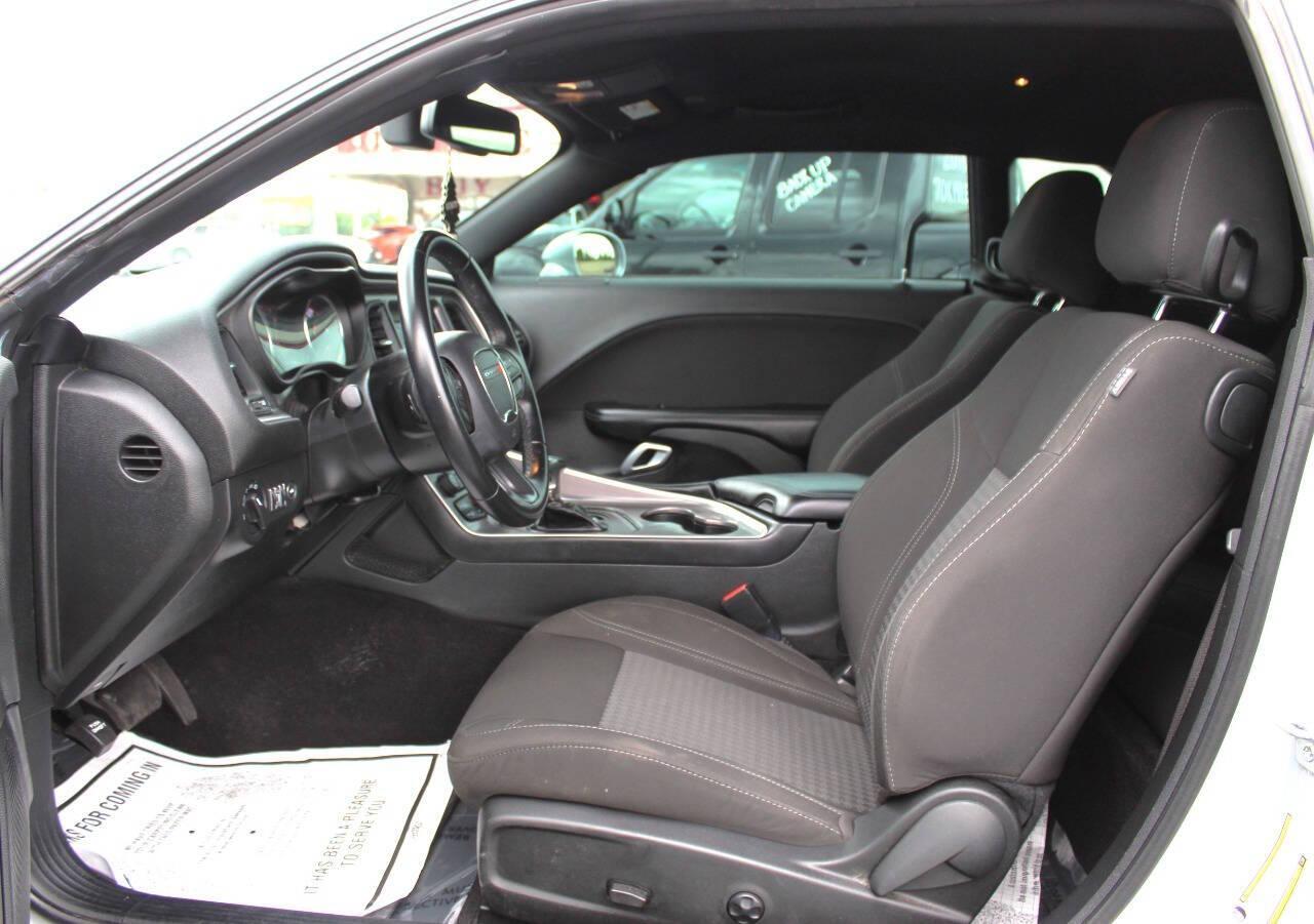 2021 Silver Dodge Challenger SXT (2C3CDZAG1MH) with an 3.6L V6 DOHC 24V engine, 8A transmission, located at 4301 NW 39th , Oklahoma City, OK, 73112, (405) 949-5600, 35.512135, -97.598671 - NO DRIVERS LICENCE -NO FULL COVERAGE INSURANCE - NO CREDIT CHECK. COME ON OVER TO SUPERSPORTS, TAKE A LOOK AND TEST DRIVE. PLEASE GIVE US A CALL AT (405) 949-5600. NO LICENCIA DE CONDUCIR - NO SEGURO DE COBERTURA TOTAL - NO VERIFICACION DE CREDITO. VISITENOS EN SUPERSPORTS, MIRE NUESTR - Photo#12