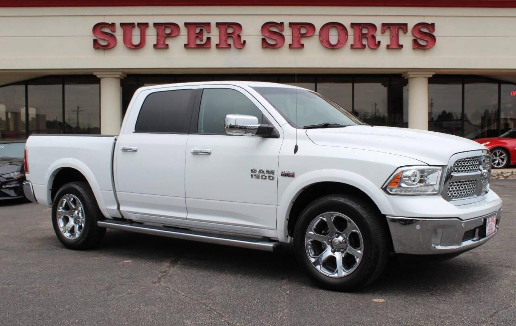 2018 White RAM 1500 Laramie Crew Cab SWB 4WD (1C6RR7NT5JS) with an 5.7L V8 OHV 16V engine, 8A transmission, located at 4301 NW 39th , Oklahoma City, OK, 73112, (405) 949-5600, 35.512135, -97.598671 - NO DRIVERS LICENCE -NO FULL COVERAGE INSURANCE - NO CREDIT CHECK. COME ON OVER TO SUPERSPORTS, TAKE A LOOK AND TEST DRIVE. PLEASE GIVE US A CALL AT (405) 949-5600. NO LICENCIA DE CONDUCIR - NO SEGURO DE COBERTURA TOTAL - NO VERIFICACION DE CREDITO. VISITENOS EN SUPERSPORTS, MIRE NUES - Photo#2