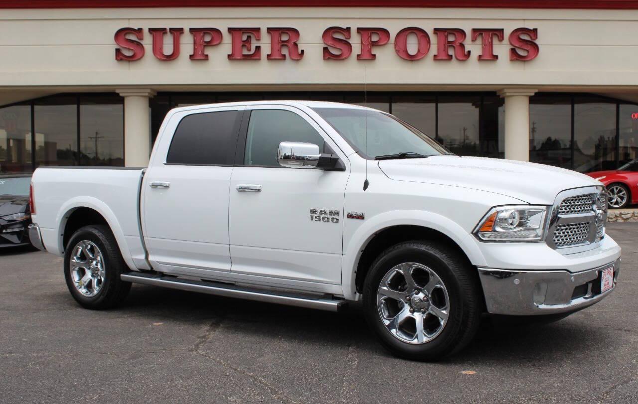 2018 White RAM 1500 Laramie Crew Cab SWB 4WD (1C6RR7NT5JS) with an 5.7L V8 OHV 16V engine, 8A transmission, located at 4301 NW 39th , Oklahoma City, OK, 73112, (405) 949-5600, 35.512135, -97.598671 - NO DRIVERS LICENCE -NO FULL COVERAGE INSURANCE - NO CREDIT CHECK. COME ON OVER TO SUPERSPORTS, TAKE A LOOK AND TEST DRIVE. PLEASE GIVE US A CALL AT (405) 949-5600. NO LICENCIA DE CONDUCIR - NO SEGURO DE COBERTURA TOTAL - NO VERIFICACION DE CREDITO. VISITENOS EN SUPERSPORTS, MIRE NUES - Photo#0