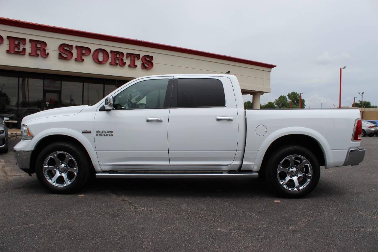 2018 White RAM 1500 Laramie Crew Cab SWB 4WD (1C6RR7NT5JS) with an 5.7L V8 OHV 16V engine, 8A transmission, located at 4301 NW 39th , Oklahoma City, OK, 73112, (405) 949-5600, 35.512135, -97.598671 - NO DRIVERS LICENCE -NO FULL COVERAGE INSURANCE - NO CREDIT CHECK. COME ON OVER TO SUPERSPORTS, TAKE A LOOK AND TEST DRIVE. PLEASE GIVE US A CALL AT (405) 949-5600. NO LICENCIA DE CONDUCIR - NO SEGURO DE COBERTURA TOTAL - NO VERIFICACION DE CREDITO. VISITENOS EN SUPERSPORTS, MIRE NUES - Photo#5