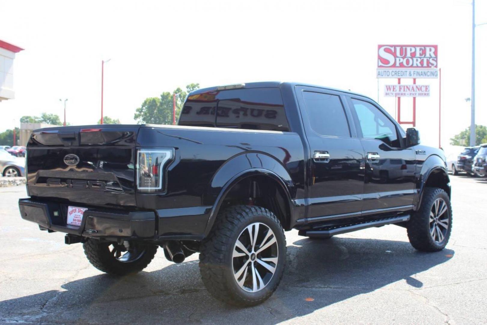 2020 Black Ford F-150 King-Ranch SuperCrew 5.5-ft. 4WD (1FTEW1E54LF) with an 5.0L V8 OHV 32V engine, 6A transmission, located at 4301 NW 39th , Oklahoma City, OK, 73112, (405) 949-5600, 35.512135, -97.598671 - NO DRIVERS LICENCE -NO FULL COVERAGE INSURANCE - NO CREDIT CHECK. COME ON OVER TO SUPERSPORTS, TAKE A LOOK AND TEST DRIVE. PLEASE GIVE US A CALL AT (405) 949-5600. NO LICENCIA DE CONDUCIR - NO SEGURO DE COBERTURA TOTAL - NO VERIFICACION DE CREDITO. VISITENOS EN SUPERSPORTS, MIRE - Photo#3