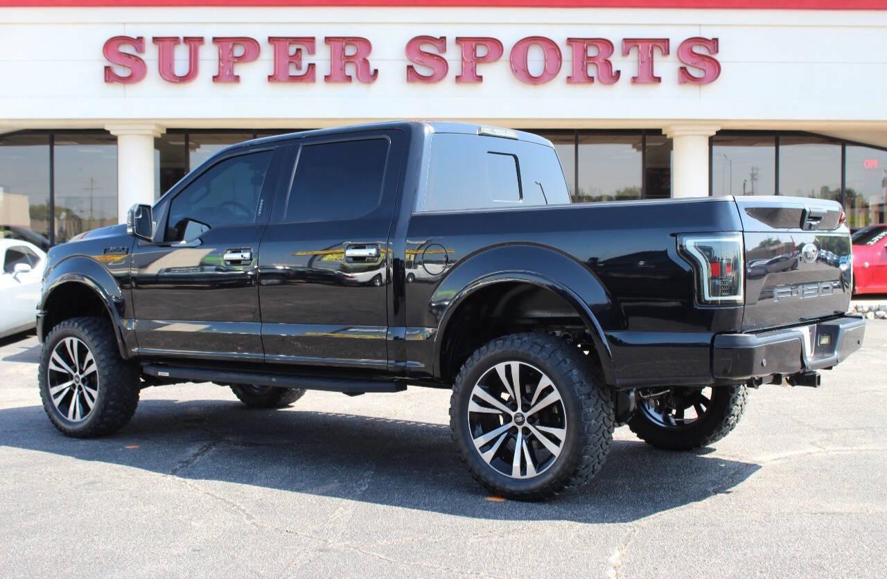 2020 Black Ford F-150 King-Ranch SuperCrew 5.5-ft. 4WD (1FTEW1E54LF) with an 5.0L V8 5.0L V8 engine, Automatic 10-Speed transmission, located at 4301 NW 39th , Oklahoma City, OK, 73112, (405) 949-5600, 35.512135, -97.598671 - NO DRIVERS LICENCE -NO FULL COVERAGE INSURANCE - NO CREDIT CHECK. COME ON OVER TO SUPERSPORTS, TAKE A LOOK AND TEST DRIVE. PLEASE GIVE US A CALL AT (405) 949-5600. NO LICENCIA DE CONDUCIR - NO SEGURO DE COBERTURA TOTAL - NO VERIFICACION DE CREDITO. VISITENOS EN SUPERSPORTS, MIRE NUESTRO - Photo#4