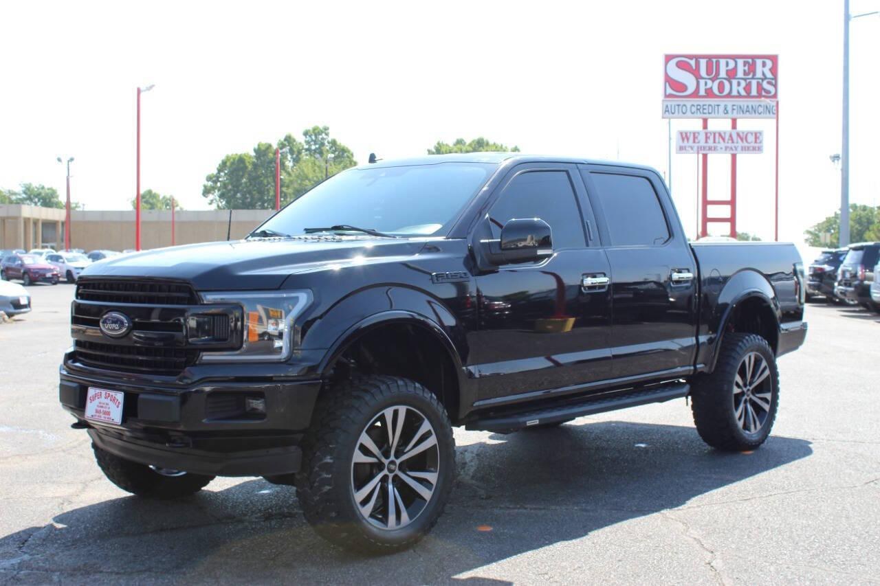 2020 Black Ford F-150 King-Ranch SuperCrew 5.5-ft. 4WD (1FTEW1E54LF) with an 5.0L V8 5.0L V8 engine, Automatic 10-Speed transmission, located at 4301 NW 39th , Oklahoma City, OK, 73112, (405) 949-5600, 35.512135, -97.598671 - NO DRIVERS LICENCE -NO FULL COVERAGE INSURANCE - NO CREDIT CHECK. COME ON OVER TO SUPERSPORTS, TAKE A LOOK AND TEST DRIVE. PLEASE GIVE US A CALL AT (405) 949-5600. NO LICENCIA DE CONDUCIR - NO SEGURO DE COBERTURA TOTAL - NO VERIFICACION DE CREDITO. VISITENOS EN SUPERSPORTS, MIRE NUESTRO - Photo#6