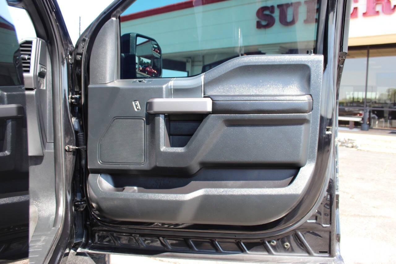2020 Black Ford F-150 King-Ranch SuperCrew 5.5-ft. 4WD (1FTEW1E54LF) with an 5.0L V8 5.0L V8 engine, Automatic 10-Speed transmission, located at 4301 NW 39th , Oklahoma City, OK, 73112, (405) 949-5600, 35.512135, -97.598671 - NO DRIVERS LICENCE -NO FULL COVERAGE INSURANCE - NO CREDIT CHECK. COME ON OVER TO SUPERSPORTS, TAKE A LOOK AND TEST DRIVE. PLEASE GIVE US A CALL AT (405) 949-5600. NO LICENCIA DE CONDUCIR - NO SEGURO DE COBERTURA TOTAL - NO VERIFICACION DE CREDITO. VISITENOS EN SUPERSPORTS, MIRE NUESTRO - Photo#9