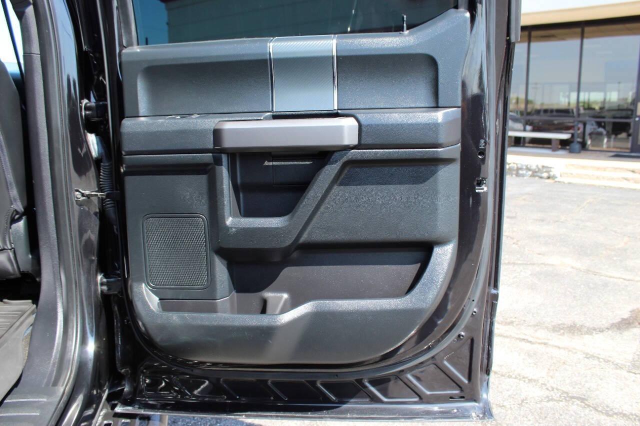 2020 Black Ford F-150 King-Ranch SuperCrew 5.5-ft. 4WD (1FTEW1E54LF) with an 5.0L V8 5.0L V8 engine, Automatic 10-Speed transmission, located at 4301 NW 39th , Oklahoma City, OK, 73112, (405) 949-5600, 35.512135, -97.598671 - NO DRIVERS LICENCE -NO FULL COVERAGE INSURANCE - NO CREDIT CHECK. COME ON OVER TO SUPERSPORTS, TAKE A LOOK AND TEST DRIVE. PLEASE GIVE US A CALL AT (405) 949-5600. NO LICENCIA DE CONDUCIR - NO SEGURO DE COBERTURA TOTAL - NO VERIFICACION DE CREDITO. VISITENOS EN SUPERSPORTS, MIRE NUESTRO - Photo#11