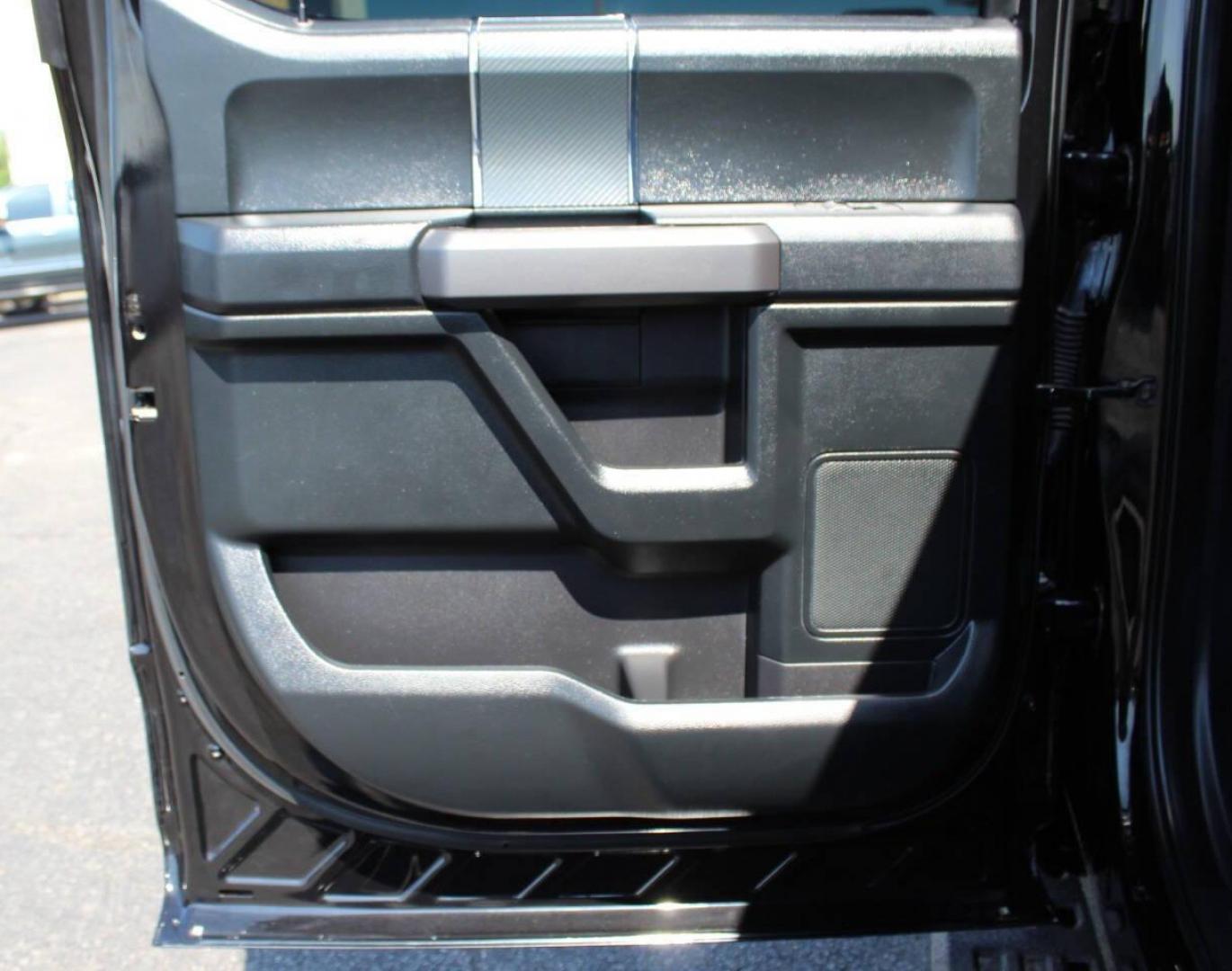 2020 Black Ford F-150 King-Ranch SuperCrew 5.5-ft. 4WD (1FTEW1E54LF) with an 5.0L V8 OHV 32V engine, 6A transmission, located at 4301 NW 39th , Oklahoma City, OK, 73112, (405) 949-5600, 35.512135, -97.598671 - NO DRIVERS LICENCE -NO FULL COVERAGE INSURANCE - NO CREDIT CHECK. COME ON OVER TO SUPERSPORTS, TAKE A LOOK AND TEST DRIVE. PLEASE GIVE US A CALL AT (405) 949-5600. NO LICENCIA DE CONDUCIR - NO SEGURO DE COBERTURA TOTAL - NO VERIFICACION DE CREDITO. VISITENOS EN SUPERSPORTS, MIRE - Photo#13