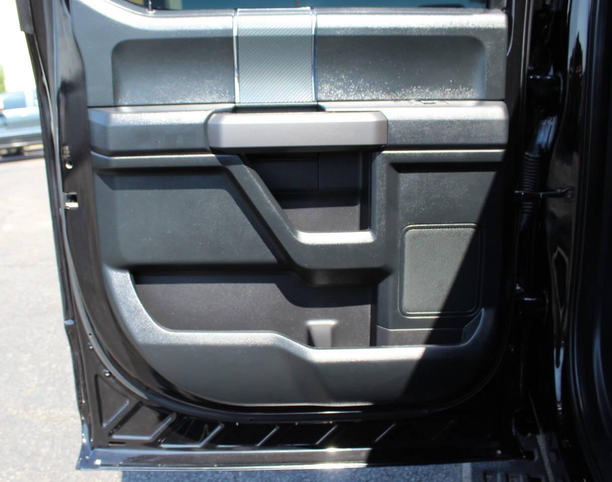 2020 Black Ford F-150 King-Ranch SuperCrew 5.5-ft. 4WD (1FTEW1E54LF) with an 5.0L V8 5.0L V8 engine, Automatic 10-Speed transmission, located at 4301 NW 39th , Oklahoma City, OK, 73112, (405) 949-5600, 35.512135, -97.598671 - NO DRIVERS LICENCE -NO FULL COVERAGE INSURANCE - NO CREDIT CHECK. COME ON OVER TO SUPERSPORTS, TAKE A LOOK AND TEST DRIVE. PLEASE GIVE US A CALL AT (405) 949-5600. NO LICENCIA DE CONDUCIR - NO SEGURO DE COBERTURA TOTAL - NO VERIFICACION DE CREDITO. VISITENOS EN SUPERSPORTS, MIRE NUESTRO - Photo#13