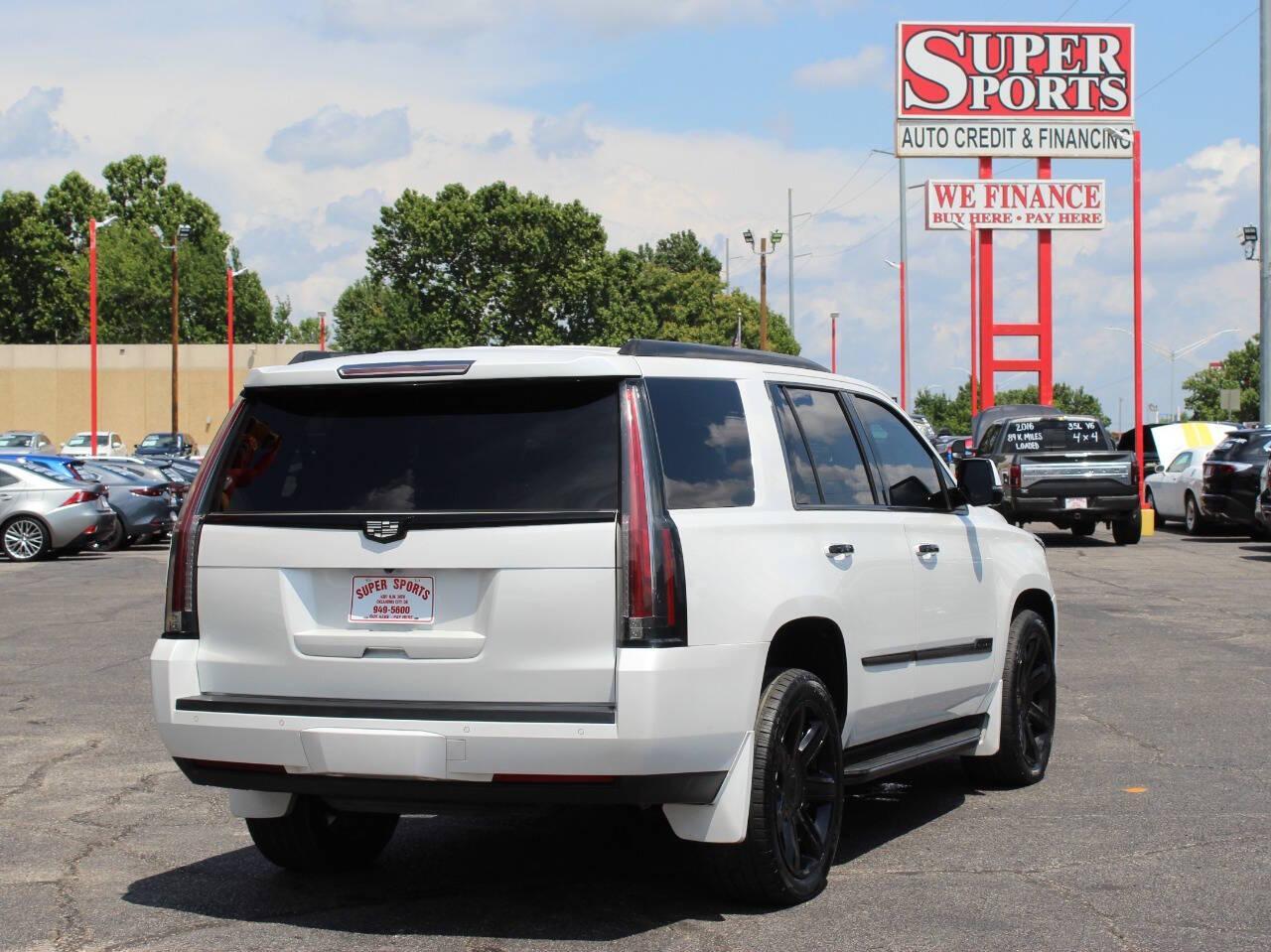 2016 White Cadillac Escalade Luxury 4WD (1GYS4BKJ7GR) with an 6.2L V8 OHV 16V FFV engine, 6A transmission, located at 4301 NW 39th , Oklahoma City, OK, 73112, (405) 949-5600, 35.512135, -97.598671 - NO DRIVERS LICENCE -NO FULL COVERAGE INSURANCE - NO CREDIT CHECK. COME ON OVER TO SUPERSPORTS, TAKE A LOOK AND TEST DRIVE. PLEASE GIVE US A CALL AT (405) 949-5600. NO LICENCIA DE CONDUCIR - NO SEGURO DE COBERTURA TOTAL - NO VERIFICACION DE CREDITO. VISITENOS EN SUPERSPORTS, MIRE NUESTRO - Photo#3