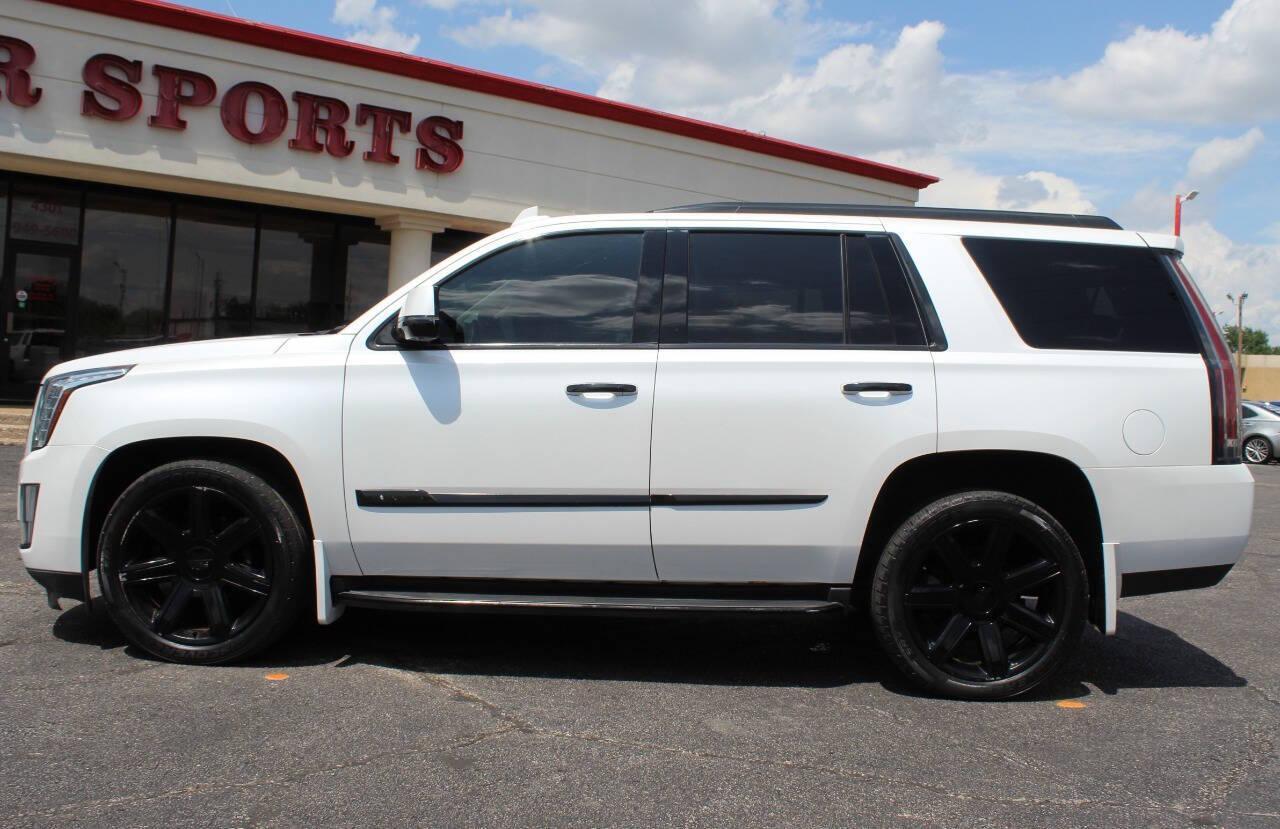 2016 White Cadillac Escalade Luxury 4WD (1GYS4BKJ7GR) with an 6.2L V8 OHV 16V FFV engine, 6A transmission, located at 4301 NW 39th , Oklahoma City, OK, 73112, (405) 949-5600, 35.512135, -97.598671 - NO DRIVERS LICENCE -NO FULL COVERAGE INSURANCE - NO CREDIT CHECK. COME ON OVER TO SUPERSPORTS, TAKE A LOOK AND TEST DRIVE. PLEASE GIVE US A CALL AT (405) 949-5600. NO LICENCIA DE CONDUCIR - NO SEGURO DE COBERTURA TOTAL - NO VERIFICACION DE CREDITO. VISITENOS EN SUPERSPORTS, MIRE NUESTRO - Photo#5