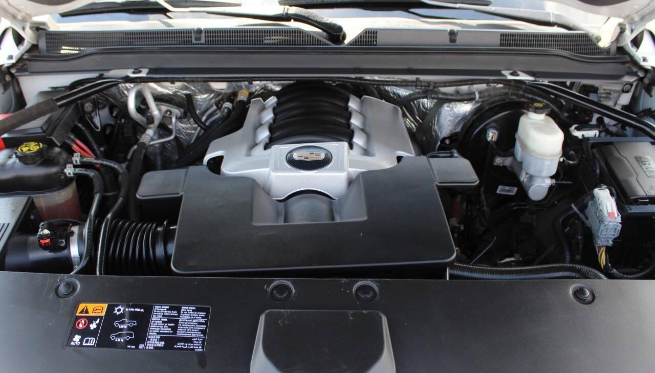 2016 White Cadillac Escalade Luxury 4WD (1GYS4BKJ7GR) with an 6.2L V8 OHV 16V FFV engine, 6A transmission, located at 4301 NW 39th , Oklahoma City, OK, 73112, (405) 949-5600, 35.512135, -97.598671 - NO DRIVERS LICENCE -NO FULL COVERAGE INSURANCE - NO CREDIT CHECK. COME ON OVER TO SUPERSPORTS, TAKE A LOOK AND TEST DRIVE. PLEASE GIVE US A CALL AT (405) 949-5600. NO LICENCIA DE CONDUCIR - NO SEGURO DE COBERTURA TOTAL - NO VERIFICACION DE CREDITO. VISITENOS EN SUPERSPORTS, MIRE NUESTRO - Photo#7