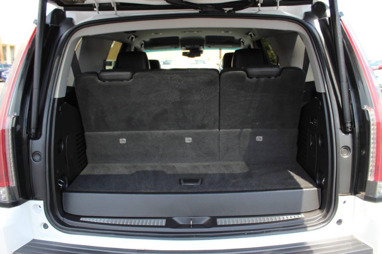 2016 White Cadillac Escalade Luxury 4WD (1GYS4BKJ7GR) with an 6.2L V8 OHV 16V FFV engine, 6A transmission, located at 4301 NW 39th , Oklahoma City, OK, 73112, (405) 949-5600, 35.512135, -97.598671 - NO DRIVERS LICENCE -NO FULL COVERAGE INSURANCE - NO CREDIT CHECK. COME ON OVER TO SUPERSPORTS, TAKE A LOOK AND TEST DRIVE. PLEASE GIVE US A CALL AT (405) 949-5600. NO LICENCIA DE CONDUCIR - NO SEGURO DE COBERTURA TOTAL - NO VERIFICACION DE CREDITO. VISITENOS EN SUPERSPORTS, MIRE NUESTRO - Photo#13