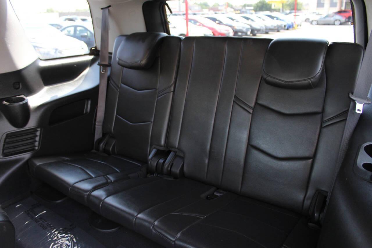 2016 White Cadillac Escalade Luxury 4WD (1GYS4BKJ7GR) with an 6.2L V8 OHV 16V FFV engine, 6A transmission, located at 4301 NW 39th , Oklahoma City, OK, 73112, (405) 949-5600, 35.512135, -97.598671 - NO DRIVERS LICENCE -NO FULL COVERAGE INSURANCE - NO CREDIT CHECK. COME ON OVER TO SUPERSPORTS, TAKE A LOOK AND TEST DRIVE. PLEASE GIVE US A CALL AT (405) 949-5600. NO LICENCIA DE CONDUCIR - NO SEGURO DE COBERTURA TOTAL - NO VERIFICACION DE CREDITO. VISITENOS EN SUPERSPORTS, MIRE NUESTRO - Photo#16