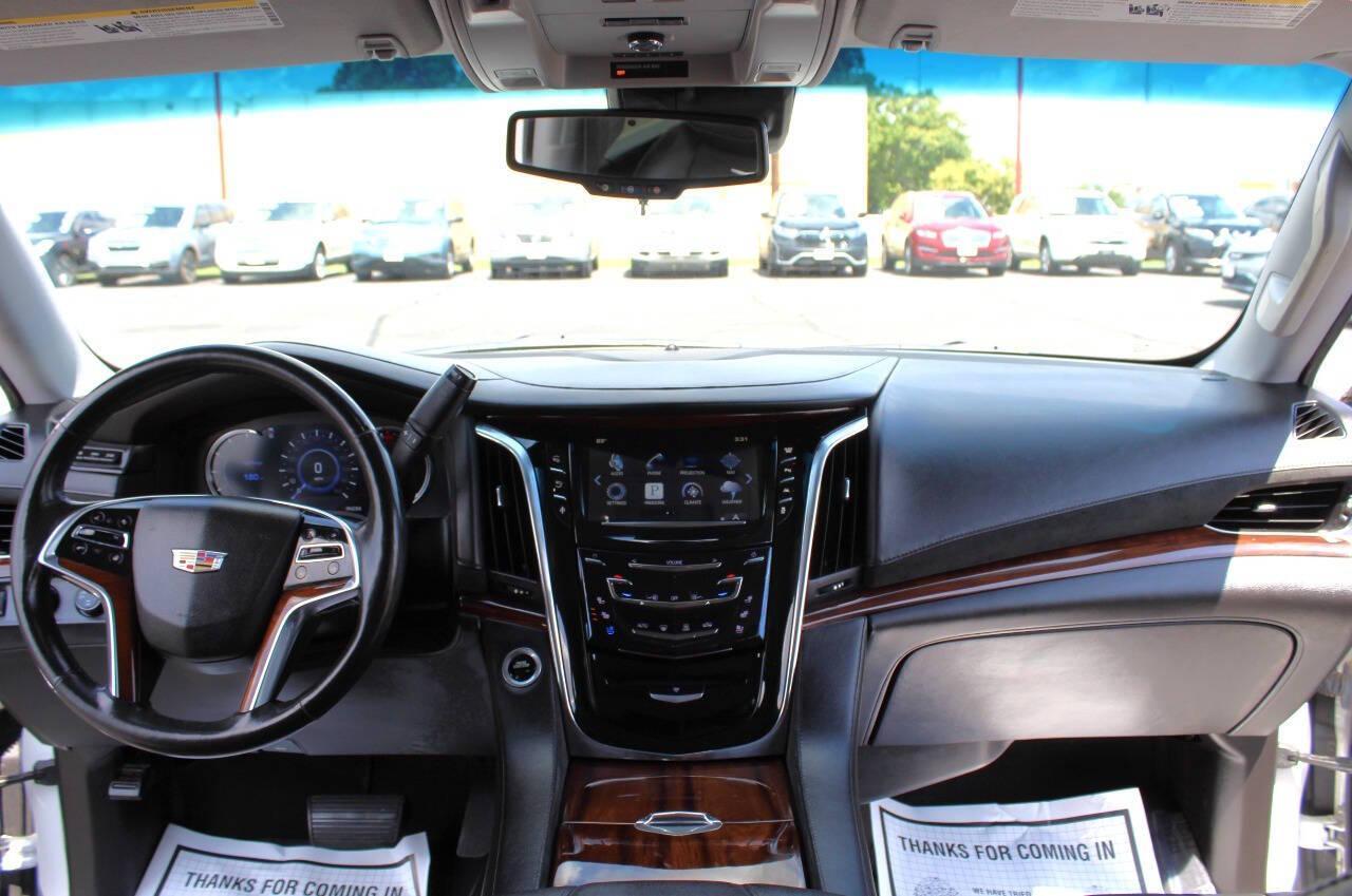 2016 White Cadillac Escalade Luxury 4WD (1GYS4BKJ7GR) with an 6.2L V8 OHV 16V FFV engine, 6A transmission, located at 4301 NW 39th , Oklahoma City, OK, 73112, (405) 949-5600, 35.512135, -97.598671 - NO DRIVERS LICENCE -NO FULL COVERAGE INSURANCE - NO CREDIT CHECK. COME ON OVER TO SUPERSPORTS, TAKE A LOOK AND TEST DRIVE. PLEASE GIVE US A CALL AT (405) 949-5600. NO LICENCIA DE CONDUCIR - NO SEGURO DE COBERTURA TOTAL - NO VERIFICACION DE CREDITO. VISITENOS EN SUPERSPORTS, MIRE NUESTRO - Photo#21