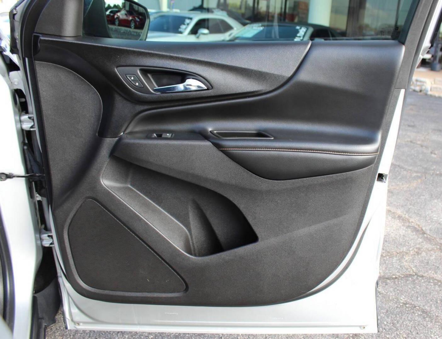 2019 Silver Chevrolet Equinox Premier 1.5 AWD (3GNAXXEV9KS) with an 1.5L L4 DIR DOHC 16V TURBO engine, 6A transmission, located at 4301 NW 39th , Oklahoma City, OK, 73112, (405) 949-5600, 35.512135, -97.598671 - NO DRIVERS LICENCE -NO FULL COVERAGE INSURANCE - NO CREDIT CHECK. COME ON OVER TO SUPERSPORTS, TAKE A LOOK AND TEST DRIVE. PLEASE GIVE US A CALL AT (405) 949-5600. NO LICENCIA DE CONDUCIR - NO SEGURO DE COBERTURA TOTAL - NO VERIFICACION DE CREDITO. VISITENOS EN SUPERSPORTS, MIRE N - Photo#8