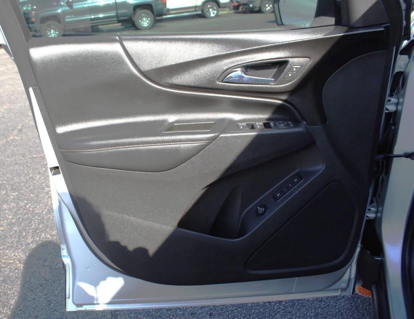 2019 Silver Chevrolet Equinox Premier 1.5 AWD (3GNAXXEV9KS) with an 1.5L L4 DIR DOHC 16V TURBO engine, 6A transmission, located at 4301 NW 39th , Oklahoma City, OK, 73112, (405) 949-5600, 35.512135, -97.598671 - NO DRIVERS LICENCE -NO FULL COVERAGE INSURANCE - NO CREDIT CHECK. COME ON OVER TO SUPERSPORTS, TAKE A LOOK AND TEST DRIVE. PLEASE GIVE US A CALL AT (405) 949-5600. NO LICENCIA DE CONDUCIR - NO SEGURO DE COBERTURA TOTAL - NO VERIFICACION DE CREDITO. VISITENOS EN SUPERSPORTS, MIRE N - Photo#15