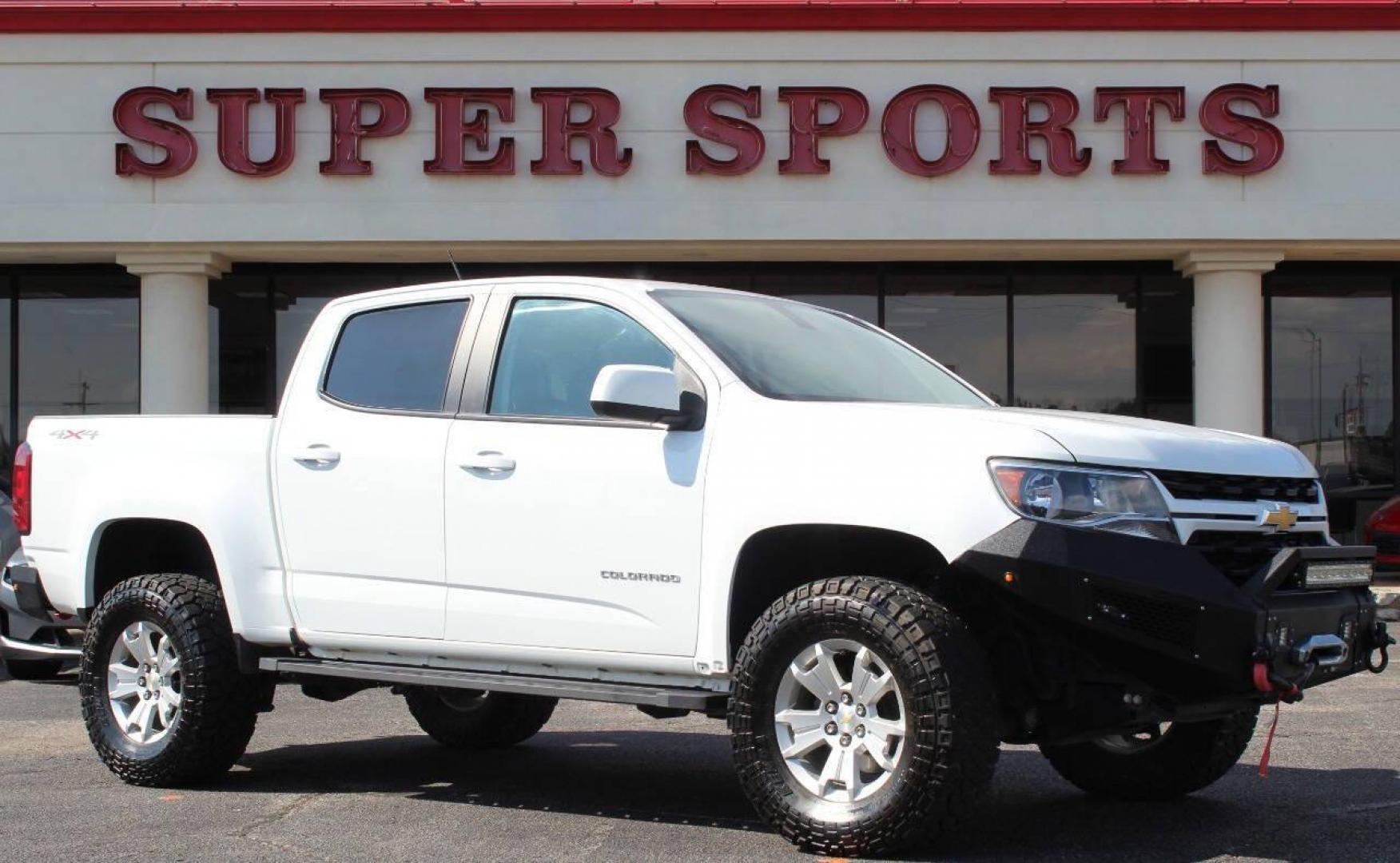 2022 White Chevrolet Colorado LT Crew Cab Long Box 4WD (1GCGTCEN6N1) with an 3.6L V6 DOHC 24V GAS engine, 6A transmission, located at 4301 NW 39th , Oklahoma City, OK, 73112, (405) 949-5600, 35.512135, -97.598671 - NO DRIVERS LICENCE -NO FULL COVERAGE INSURANCE - NO CREDIT CHECK. COME ON OVER TO SUPERSPORTS, TAKE A LOOK AND TEST DRIVE. PLEASE GIVE US A CALL AT (405) 949-5600. NO LICENCIA DE CONDUCIR - NO SEGURO DE COBERTURA TOTAL - NO VERIFICACION DE CREDITO. VISITENOS EN SUPERSPORTS, MIRE NUESTRO - Photo#0