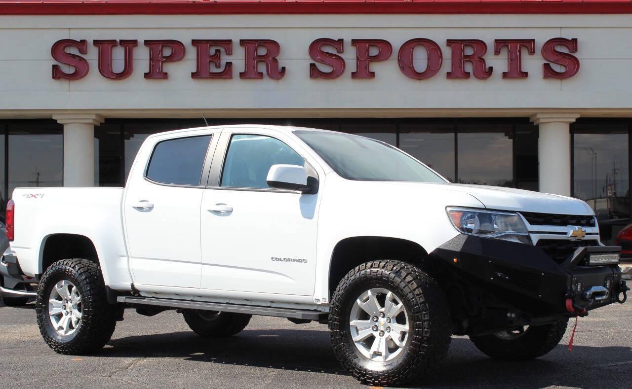 2022 White Chevrolet Colorado LT Crew Cab Long Box 4WD (1GCGTCEN6N1) with an 3.6L V6 3.6L V6 engine, Automatic 8-Speed transmission, located at 4301 NW 39th , Oklahoma City, OK, 73112, (405) 949-5600, 35.512135, -97.598671 - NO DRIVERS LICENCE -NO FULL COVERAGE INSURANCE - NO CREDIT CHECK. COME ON OVER TO SUPERSPORTS, TAKE A LOOK AND TEST DRIVE. PLEASE GIVE US A CALL AT (405) 949-5600. NO LICENCIA DE CONDUCIR - NO SEGURO DE COBERTURA TOTAL - NO VERIFICACION DE CREDITO. VISITENOS EN SUPERSPORTS, MIRE NUESTRO - Photo#0