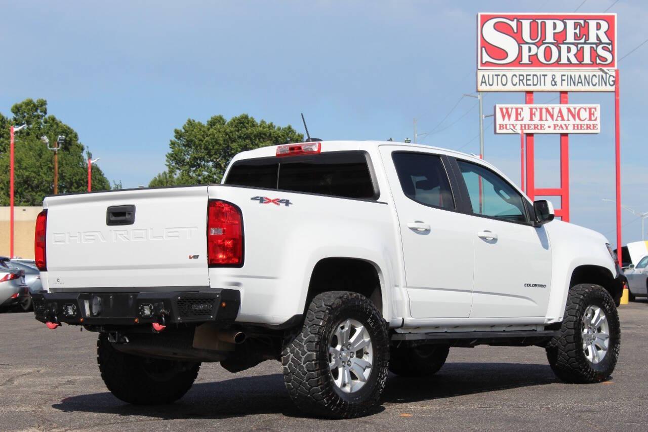 2022 White Chevrolet Colorado LT Crew Cab Long Box 4WD (1GCGTCEN6N1) with an 3.6L V6 3.6L V6 engine, Automatic 8-Speed transmission, located at 4301 NW 39th , Oklahoma City, OK, 73112, (405) 949-5600, 35.512135, -97.598671 - NO DRIVERS LICENCE -NO FULL COVERAGE INSURANCE - NO CREDIT CHECK. COME ON OVER TO SUPERSPORTS, TAKE A LOOK AND TEST DRIVE. PLEASE GIVE US A CALL AT (405) 949-5600. NO LICENCIA DE CONDUCIR - NO SEGURO DE COBERTURA TOTAL - NO VERIFICACION DE CREDITO. VISITENOS EN SUPERSPORTS, MIRE NUESTRO - Photo#3