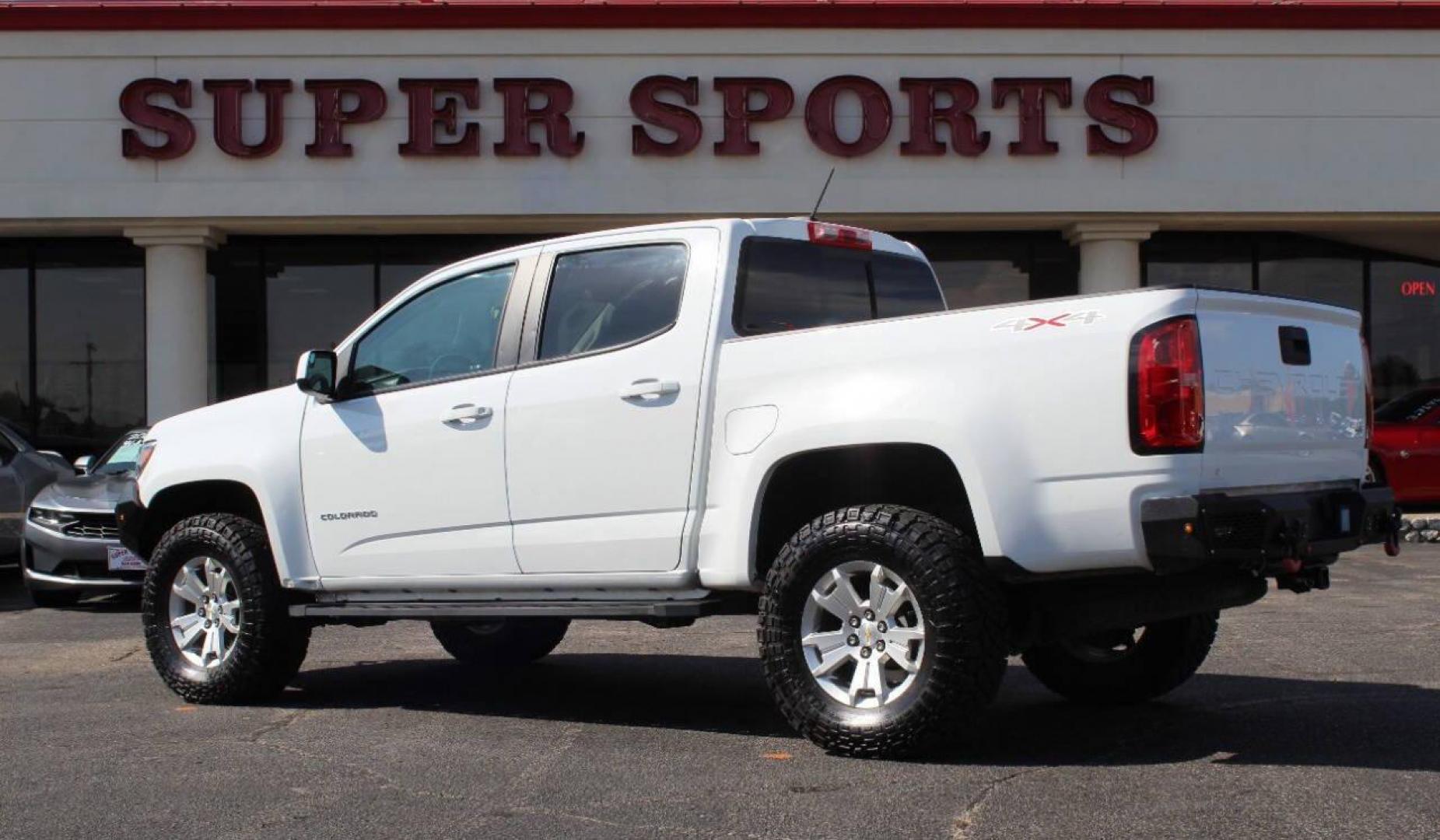 2022 White Chevrolet Colorado LT Crew Cab Long Box 4WD (1GCGTCEN6N1) with an 3.6L V6 DOHC 24V GAS engine, 6A transmission, located at 4301 NW 39th , Oklahoma City, OK, 73112, (405) 949-5600, 35.512135, -97.598671 - NO DRIVERS LICENCE -NO FULL COVERAGE INSURANCE - NO CREDIT CHECK. COME ON OVER TO SUPERSPORTS, TAKE A LOOK AND TEST DRIVE. PLEASE GIVE US A CALL AT (405) 949-5600. NO LICENCIA DE CONDUCIR - NO SEGURO DE COBERTURA TOTAL - NO VERIFICACION DE CREDITO. VISITENOS EN SUPERSPORTS, MIRE NUESTRO - Photo#4