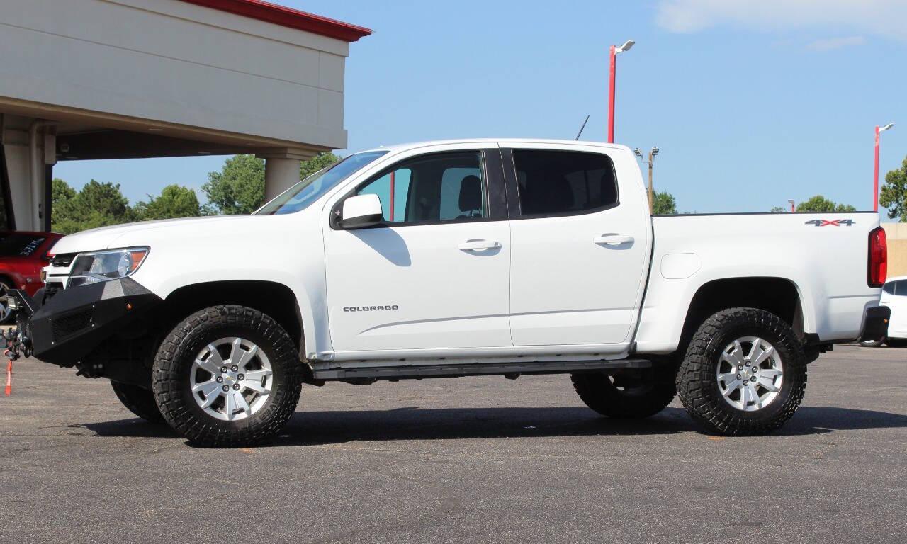 2022 White Chevrolet Colorado LT Crew Cab Long Box 4WD (1GCGTCEN6N1) with an 3.6L V6 3.6L V6 engine, Automatic 8-Speed transmission, located at 4301 NW 39th , Oklahoma City, OK, 73112, (405) 949-5600, 35.512135, -97.598671 - NO DRIVERS LICENCE -NO FULL COVERAGE INSURANCE - NO CREDIT CHECK. COME ON OVER TO SUPERSPORTS, TAKE A LOOK AND TEST DRIVE. PLEASE GIVE US A CALL AT (405) 949-5600. NO LICENCIA DE CONDUCIR - NO SEGURO DE COBERTURA TOTAL - NO VERIFICACION DE CREDITO. VISITENOS EN SUPERSPORTS, MIRE NUESTRO - Photo#5