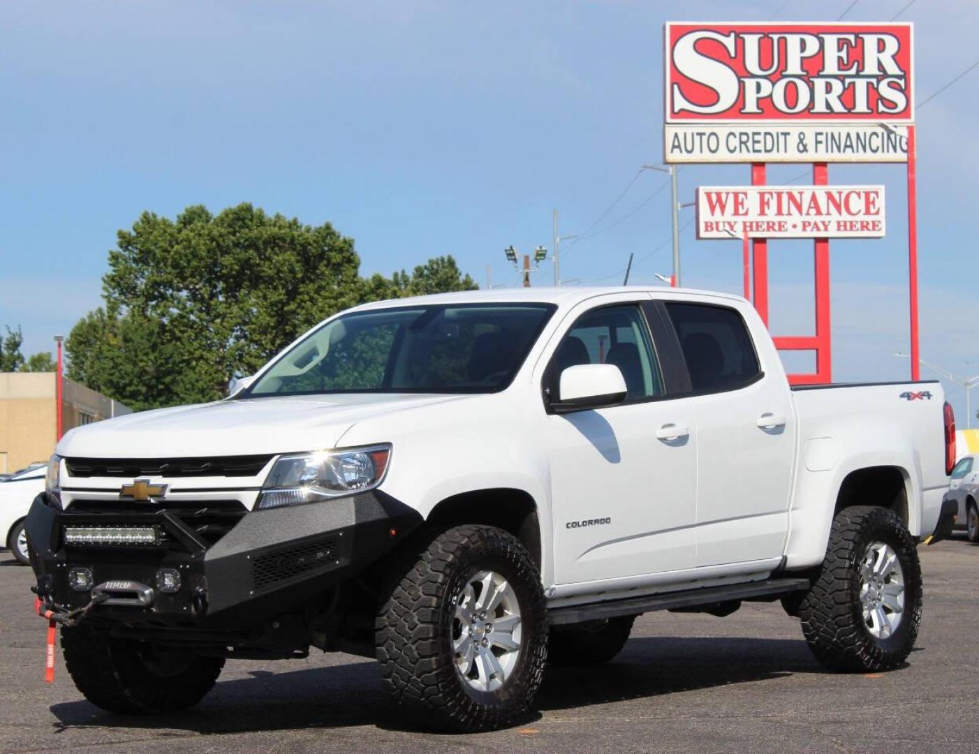 2022 White Chevrolet Colorado LT Crew Cab Long Box 4WD (1GCGTCEN6N1) with an 3.6L V6 DOHC 24V GAS engine, 6A transmission, located at 4301 NW 39th , Oklahoma City, OK, 73112, (405) 949-5600, 35.512135, -97.598671 - NO DRIVERS LICENCE -NO FULL COVERAGE INSURANCE - NO CREDIT CHECK. COME ON OVER TO SUPERSPORTS, TAKE A LOOK AND TEST DRIVE. PLEASE GIVE US A CALL AT (405) 949-5600. NO LICENCIA DE CONDUCIR - NO SEGURO DE COBERTURA TOTAL - NO VERIFICACION DE CREDITO. VISITENOS EN SUPERSPORTS, MIRE NUESTRO - Photo#6