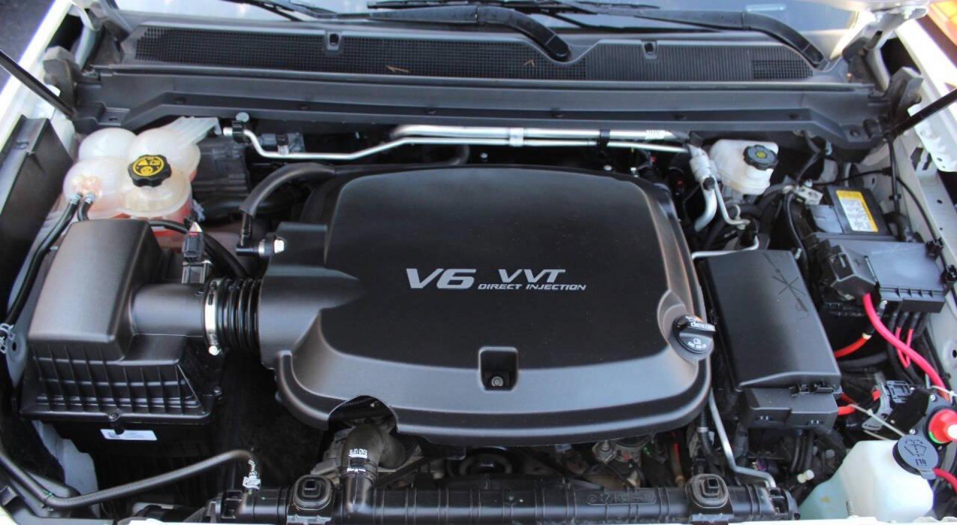 2022 White Chevrolet Colorado LT Crew Cab Long Box 4WD (1GCGTCEN6N1) with an 3.6L V6 DOHC 24V GAS engine, 6A transmission, located at 4301 NW 39th , Oklahoma City, OK, 73112, (405) 949-5600, 35.512135, -97.598671 - NO DRIVERS LICENCE -NO FULL COVERAGE INSURANCE - NO CREDIT CHECK. COME ON OVER TO SUPERSPORTS, TAKE A LOOK AND TEST DRIVE. PLEASE GIVE US A CALL AT (405) 949-5600. NO LICENCIA DE CONDUCIR - NO SEGURO DE COBERTURA TOTAL - NO VERIFICACION DE CREDITO. VISITENOS EN SUPERSPORTS, MIRE NUESTRO - Photo#7