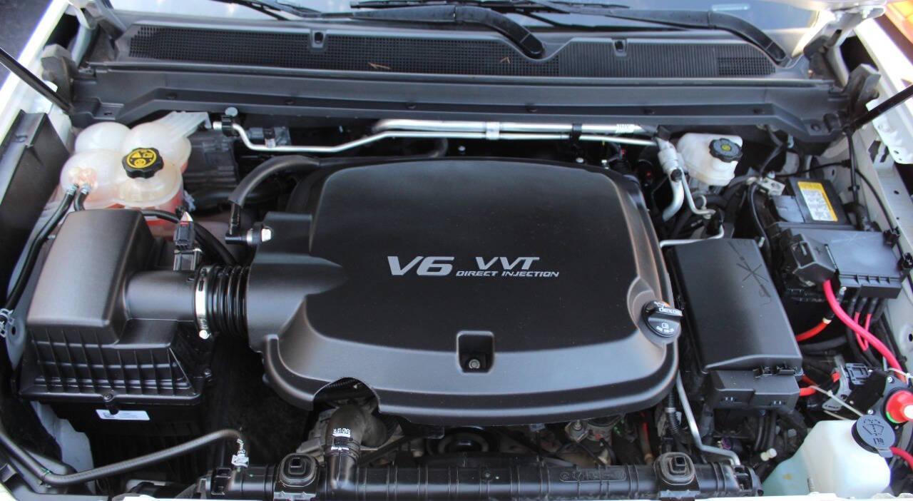 2022 White Chevrolet Colorado LT Crew Cab Long Box 4WD (1GCGTCEN6N1) with an 3.6L V6 3.6L V6 engine, Automatic 8-Speed transmission, located at 4301 NW 39th , Oklahoma City, OK, 73112, (405) 949-5600, 35.512135, -97.598671 - NO DRIVERS LICENCE -NO FULL COVERAGE INSURANCE - NO CREDIT CHECK. COME ON OVER TO SUPERSPORTS, TAKE A LOOK AND TEST DRIVE. PLEASE GIVE US A CALL AT (405) 949-5600. NO LICENCIA DE CONDUCIR - NO SEGURO DE COBERTURA TOTAL - NO VERIFICACION DE CREDITO. VISITENOS EN SUPERSPORTS, MIRE NUESTRO - Photo#7