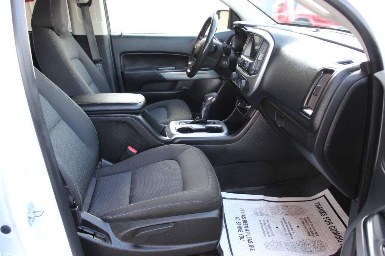 2022 White Chevrolet Colorado LT Crew Cab Long Box 4WD (1GCGTCEN6N1) with an 3.6L V6 3.6L V6 engine, Automatic 8-Speed transmission, located at 4301 NW 39th , Oklahoma City, OK, 73112, (405) 949-5600, 35.512135, -97.598671 - NO DRIVERS LICENCE -NO FULL COVERAGE INSURANCE - NO CREDIT CHECK. COME ON OVER TO SUPERSPORTS, TAKE A LOOK AND TEST DRIVE. PLEASE GIVE US A CALL AT (405) 949-5600. NO LICENCIA DE CONDUCIR - NO SEGURO DE COBERTURA TOTAL - NO VERIFICACION DE CREDITO. VISITENOS EN SUPERSPORTS, MIRE NUESTRO - Photo#8