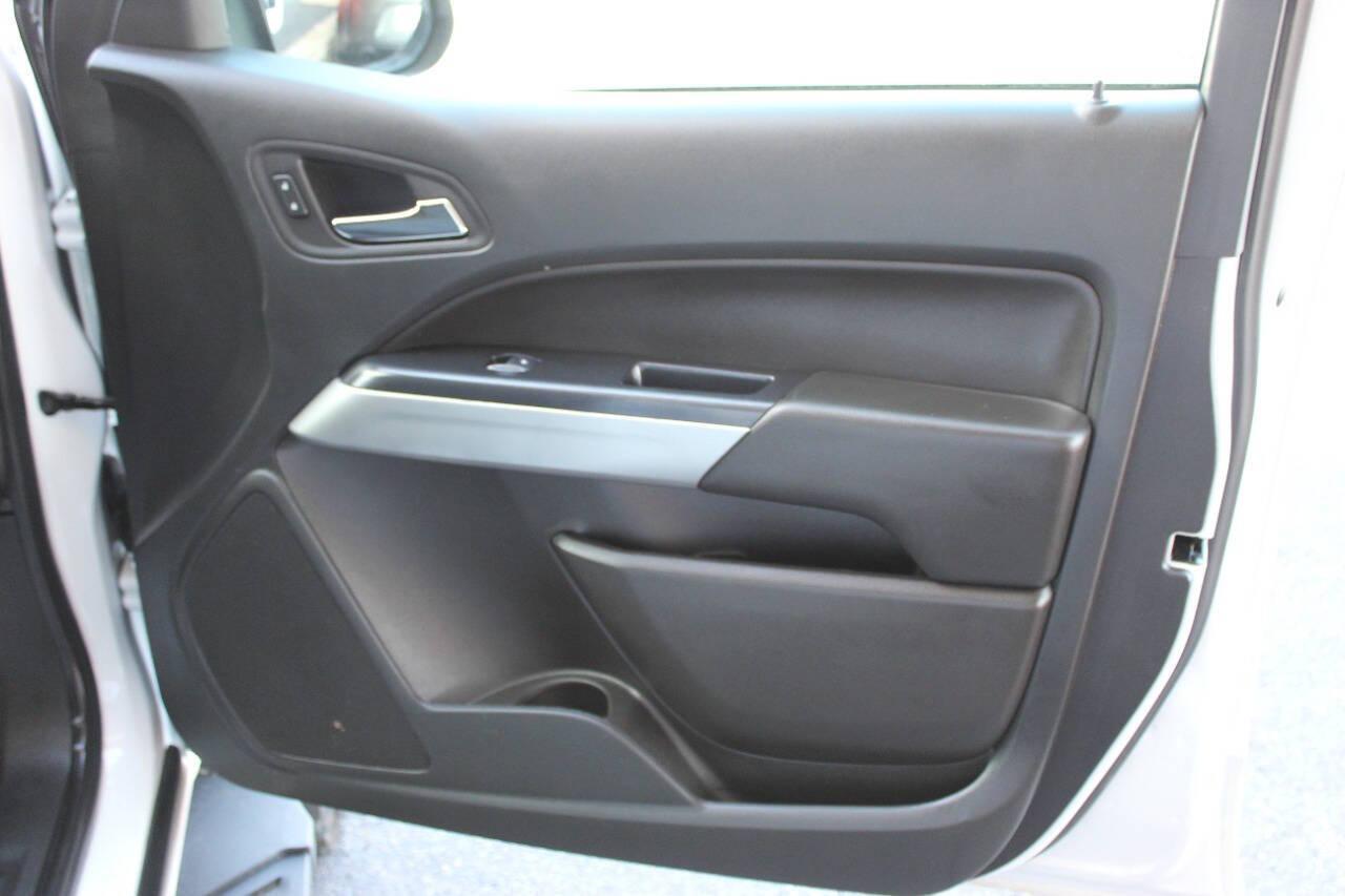 2022 White Chevrolet Colorado LT Crew Cab Long Box 4WD (1GCGTCEN6N1) with an 3.6L V6 3.6L V6 engine, Automatic 8-Speed transmission, located at 4301 NW 39th , Oklahoma City, OK, 73112, (405) 949-5600, 35.512135, -97.598671 - NO DRIVERS LICENCE -NO FULL COVERAGE INSURANCE - NO CREDIT CHECK. COME ON OVER TO SUPERSPORTS, TAKE A LOOK AND TEST DRIVE. PLEASE GIVE US A CALL AT (405) 949-5600. NO LICENCIA DE CONDUCIR - NO SEGURO DE COBERTURA TOTAL - NO VERIFICACION DE CREDITO. VISITENOS EN SUPERSPORTS, MIRE NUESTRO - Photo#9