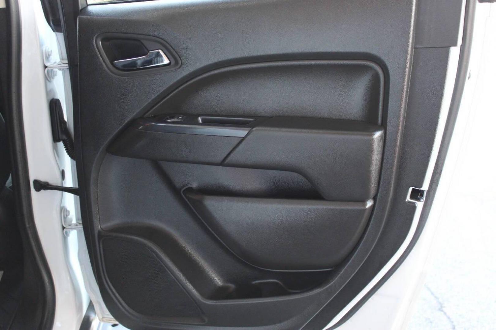 2022 White Chevrolet Colorado LT Crew Cab Long Box 4WD (1GCGTCEN6N1) with an 3.6L V6 DOHC 24V GAS engine, 6A transmission, located at 4301 NW 39th , Oklahoma City, OK, 73112, (405) 949-5600, 35.512135, -97.598671 - NO DRIVERS LICENCE -NO FULL COVERAGE INSURANCE - NO CREDIT CHECK. COME ON OVER TO SUPERSPORTS, TAKE A LOOK AND TEST DRIVE. PLEASE GIVE US A CALL AT (405) 949-5600. NO LICENCIA DE CONDUCIR - NO SEGURO DE COBERTURA TOTAL - NO VERIFICACION DE CREDITO. VISITENOS EN SUPERSPORTS, MIRE NUESTRO - Photo#11