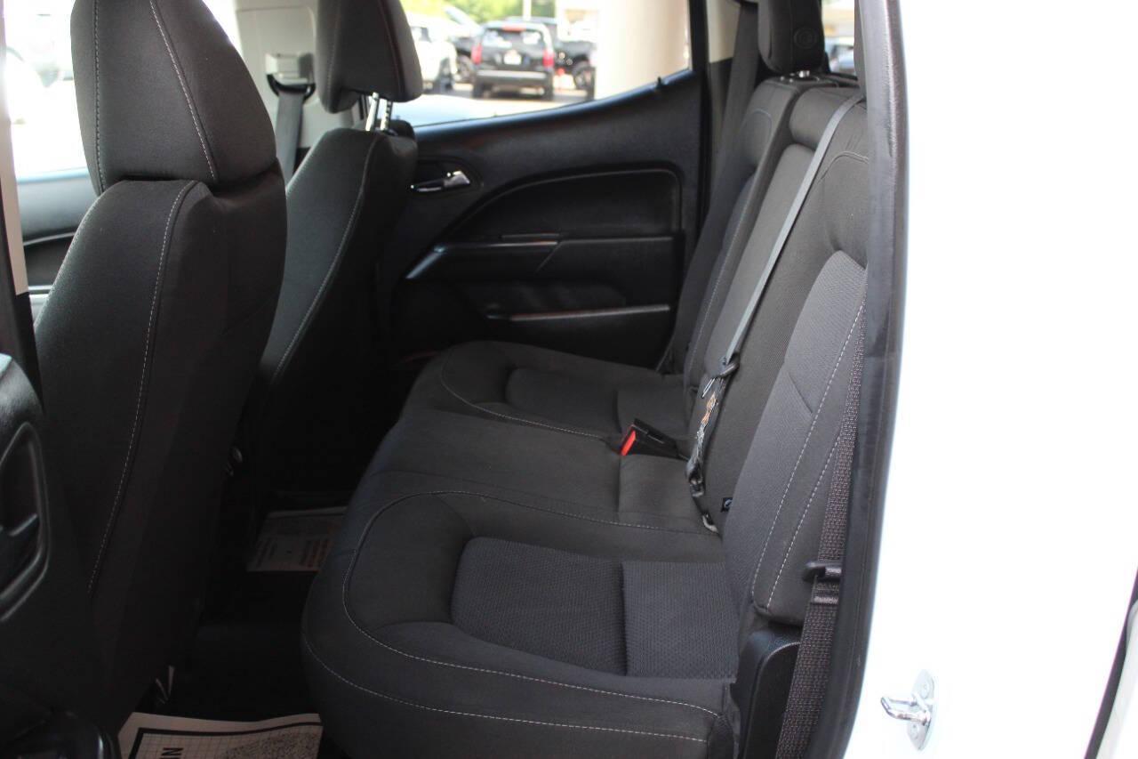 2022 White Chevrolet Colorado LT Crew Cab Long Box 4WD (1GCGTCEN6N1) with an 3.6L V6 3.6L V6 engine, Automatic 8-Speed transmission, located at 4301 NW 39th , Oklahoma City, OK, 73112, (405) 949-5600, 35.512135, -97.598671 - NO DRIVERS LICENCE -NO FULL COVERAGE INSURANCE - NO CREDIT CHECK. COME ON OVER TO SUPERSPORTS, TAKE A LOOK AND TEST DRIVE. PLEASE GIVE US A CALL AT (405) 949-5600. NO LICENCIA DE CONDUCIR - NO SEGURO DE COBERTURA TOTAL - NO VERIFICACION DE CREDITO. VISITENOS EN SUPERSPORTS, MIRE NUESTRO - Photo#12