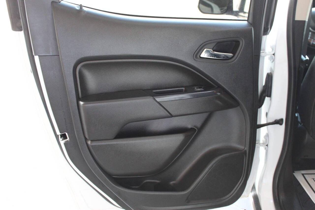 2022 White Chevrolet Colorado LT Crew Cab Long Box 4WD (1GCGTCEN6N1) with an 3.6L V6 3.6L V6 engine, Automatic 8-Speed transmission, located at 4301 NW 39th , Oklahoma City, OK, 73112, (405) 949-5600, 35.512135, -97.598671 - NO DRIVERS LICENCE -NO FULL COVERAGE INSURANCE - NO CREDIT CHECK. COME ON OVER TO SUPERSPORTS, TAKE A LOOK AND TEST DRIVE. PLEASE GIVE US A CALL AT (405) 949-5600. NO LICENCIA DE CONDUCIR - NO SEGURO DE COBERTURA TOTAL - NO VERIFICACION DE CREDITO. VISITENOS EN SUPERSPORTS, MIRE NUESTRO - Photo#13