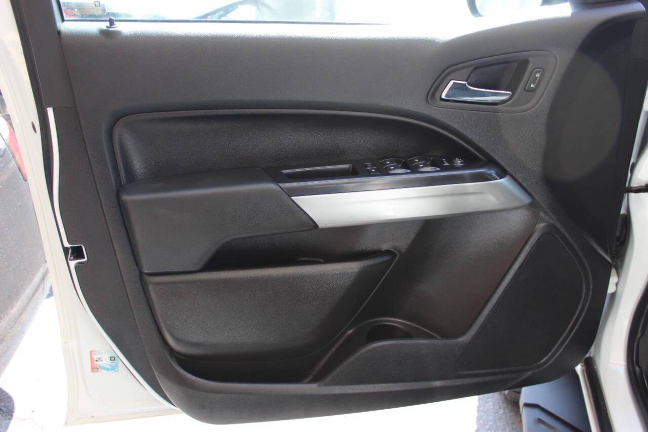 2022 White Chevrolet Colorado LT Crew Cab Long Box 4WD (1GCGTCEN6N1) with an 3.6L V6 3.6L V6 engine, Automatic 8-Speed transmission, located at 4301 NW 39th , Oklahoma City, OK, 73112, (405) 949-5600, 35.512135, -97.598671 - NO DRIVERS LICENCE -NO FULL COVERAGE INSURANCE - NO CREDIT CHECK. COME ON OVER TO SUPERSPORTS, TAKE A LOOK AND TEST DRIVE. PLEASE GIVE US A CALL AT (405) 949-5600. NO LICENCIA DE CONDUCIR - NO SEGURO DE COBERTURA TOTAL - NO VERIFICACION DE CREDITO. VISITENOS EN SUPERSPORTS, MIRE NUESTRO - Photo#15