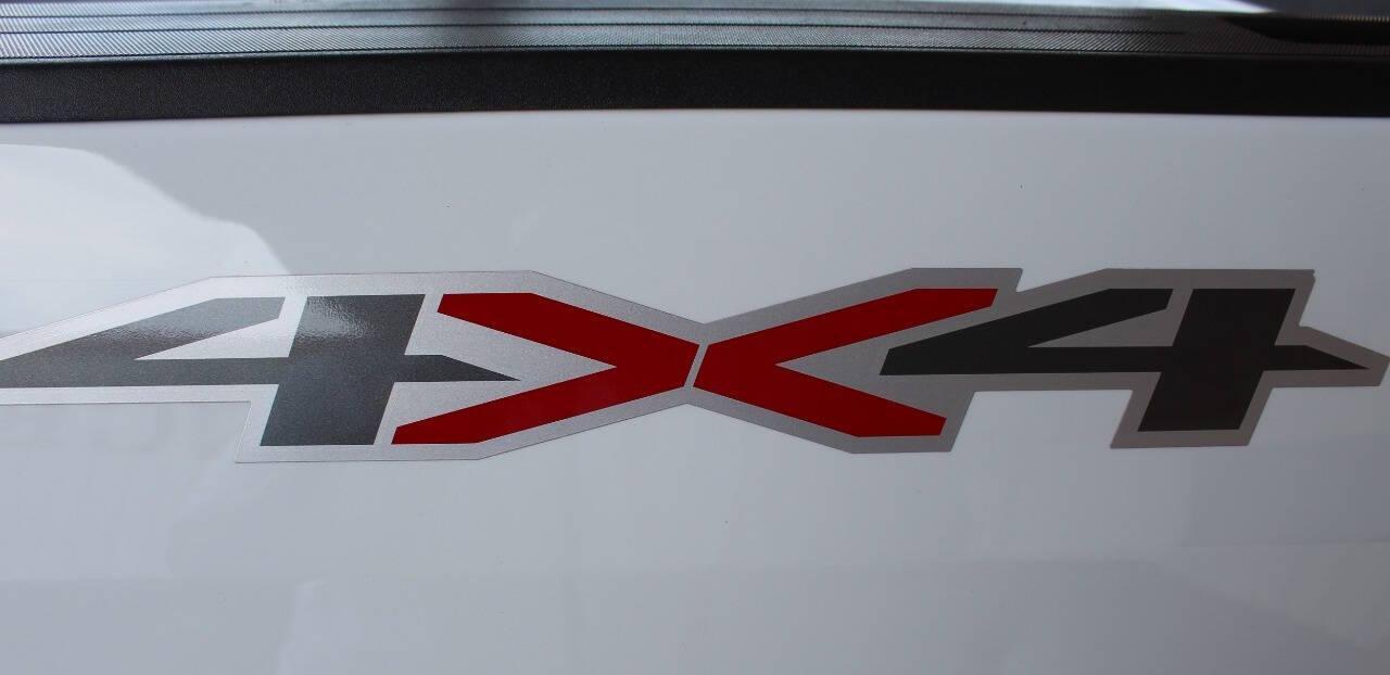 2022 White Chevrolet Colorado LT Crew Cab Long Box 4WD (1GCGTCEN6N1) with an 3.6L V6 3.6L V6 engine, Automatic 8-Speed transmission, located at 4301 NW 39th , Oklahoma City, OK, 73112, (405) 949-5600, 35.512135, -97.598671 - NO DRIVERS LICENCE -NO FULL COVERAGE INSURANCE - NO CREDIT CHECK. COME ON OVER TO SUPERSPORTS, TAKE A LOOK AND TEST DRIVE. PLEASE GIVE US A CALL AT (405) 949-5600. NO LICENCIA DE CONDUCIR - NO SEGURO DE COBERTURA TOTAL - NO VERIFICACION DE CREDITO. VISITENOS EN SUPERSPORTS, MIRE NUESTRO - Photo#17