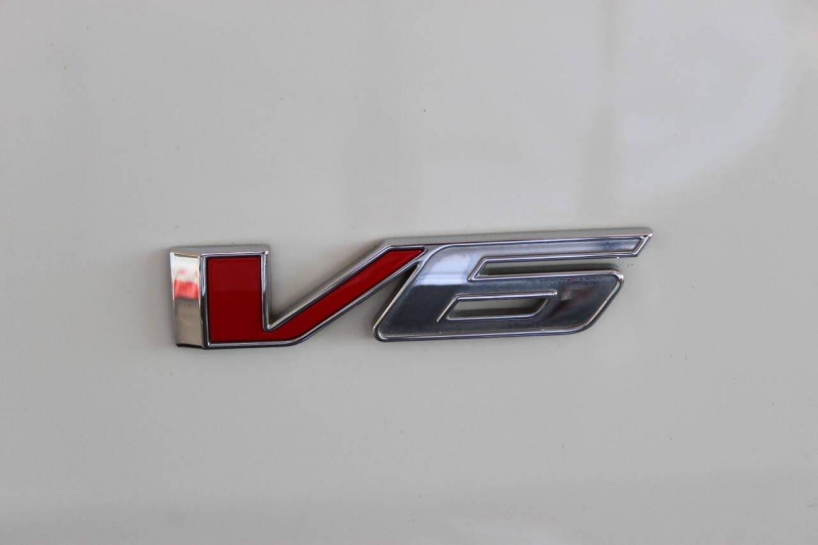 2022 White Chevrolet Colorado LT Crew Cab Long Box 4WD (1GCGTCEN6N1) with an 3.6L V6 DOHC 24V GAS engine, 6A transmission, located at 4301 NW 39th , Oklahoma City, OK, 73112, (405) 949-5600, 35.512135, -97.598671 - NO DRIVERS LICENCE -NO FULL COVERAGE INSURANCE - NO CREDIT CHECK. COME ON OVER TO SUPERSPORTS, TAKE A LOOK AND TEST DRIVE. PLEASE GIVE US A CALL AT (405) 949-5600. NO LICENCIA DE CONDUCIR - NO SEGURO DE COBERTURA TOTAL - NO VERIFICACION DE CREDITO. VISITENOS EN SUPERSPORTS, MIRE NUESTRO - Photo#18