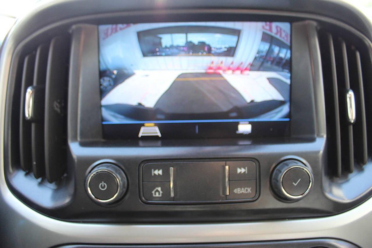 2022 White Chevrolet Colorado LT Crew Cab Long Box 4WD (1GCGTCEN6N1) with an 3.6L V6 3.6L V6 engine, Automatic 8-Speed transmission, located at 4301 NW 39th , Oklahoma City, OK, 73112, (405) 949-5600, 35.512135, -97.598671 - NO DRIVERS LICENCE -NO FULL COVERAGE INSURANCE - NO CREDIT CHECK. COME ON OVER TO SUPERSPORTS, TAKE A LOOK AND TEST DRIVE. PLEASE GIVE US A CALL AT (405) 949-5600. NO LICENCIA DE CONDUCIR - NO SEGURO DE COBERTURA TOTAL - NO VERIFICACION DE CREDITO. VISITENOS EN SUPERSPORTS, MIRE NUESTRO - Photo#21