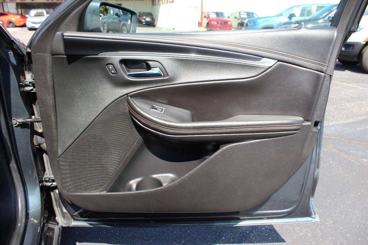 2018 Charcoal Chevrolet Impala LT (2G1105S3XJ9) with an 3.6L V6 DOHC 24V engine, 6A transmission, located at 4301 NW 39th , Oklahoma City, OK, 73112, (405) 949-5600, 35.512135, -97.598671 - NO DRIVERS LICENCE -NO FULL COVERAGE INSURANCE - NO CREDIT CHECK. COME ON OVER TO SUPERSPORTS, TAKE A LOOK AND TEST DRIVE. PLEASE GIVE US A CALL AT (405) 949-5600. NO LICENCIA DE CONDUCIR - NO SEGURO DE COBERTURA TOTAL - NO VERIFICACION DE CREDITO. VISITENOS EN SUPERSPORTS, MIRE N - Photo#9