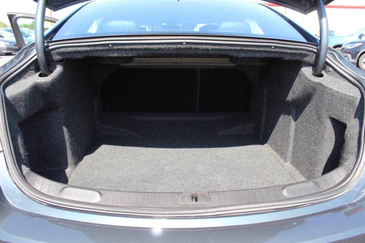 2018 Charcoal Chevrolet Impala LT (2G1105S3XJ9) with an 3.6L V6 DOHC 24V engine, 6A transmission, located at 4301 NW 39th , Oklahoma City, OK, 73112, (405) 949-5600, 35.512135, -97.598671 - NO DRIVERS LICENCE -NO FULL COVERAGE INSURANCE - NO CREDIT CHECK. COME ON OVER TO SUPERSPORTS, TAKE A LOOK AND TEST DRIVE. PLEASE GIVE US A CALL AT (405) 949-5600. NO LICENCIA DE CONDUCIR - NO SEGURO DE COBERTURA TOTAL - NO VERIFICACION DE CREDITO. VISITENOS EN SUPERSPORTS, MIRE N - Photo#12